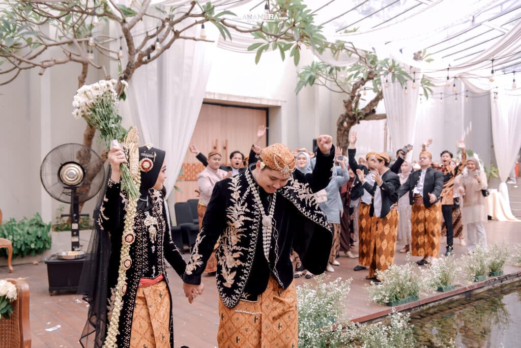 The Wedding of Mey & Arief at Aleesha Venue - Wedding by Emaara