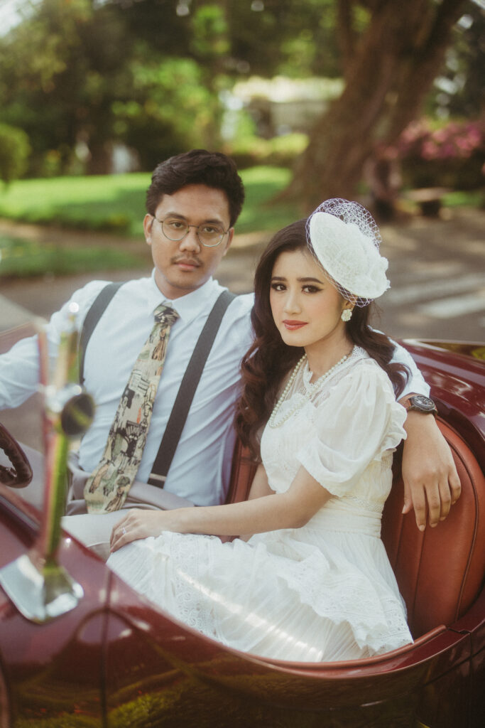 Prewed Mafia Vintage dengan Mobil Klasik Fancy Garage (instagram: fancy9arage)