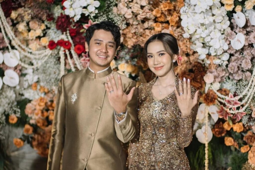 The Engagement of Arbani Yasiz & Raissa Ramadhani (source: Antara)