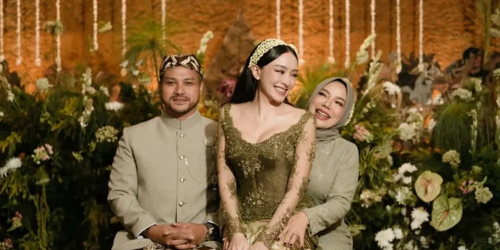 Siraman & Pengajian Pranikah Amanda Zahra (source: Google)