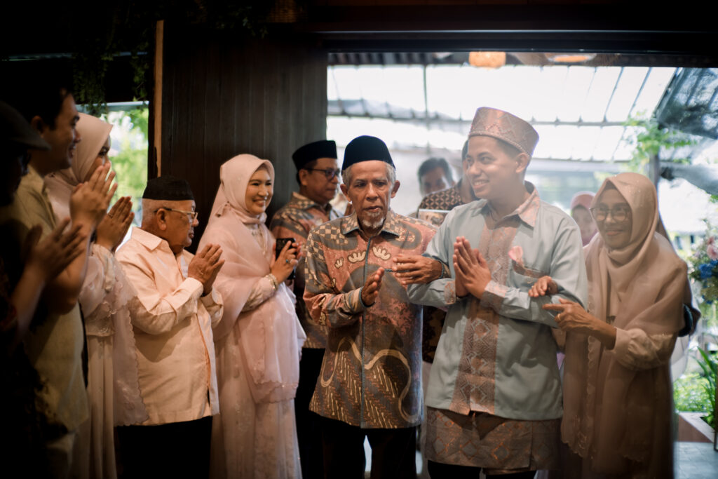 The Engagement of Syifani & Rizky at Telaga Sampireun - Wedding by Emaara