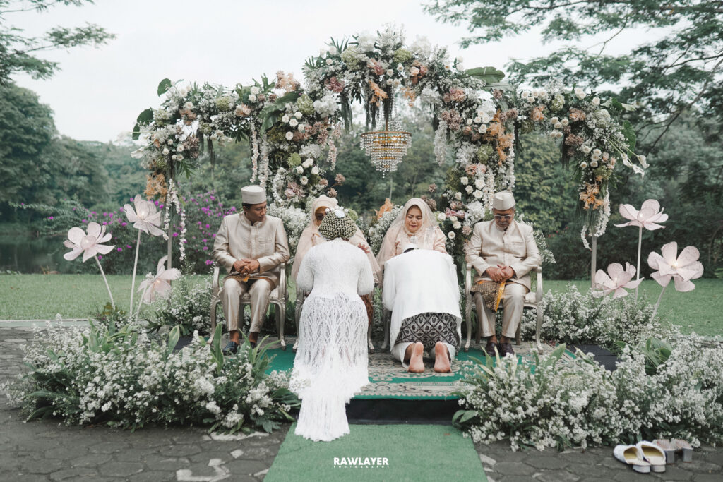 The Wedding of Noerin & Riza at Felfest UI - Wedding by Emaara
