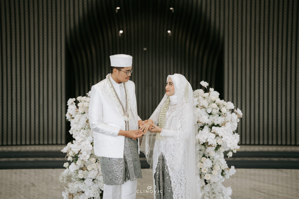 The Wedding of Inong & Ariq at Masjid An Nur, Jakarta - Wedding by Emaara