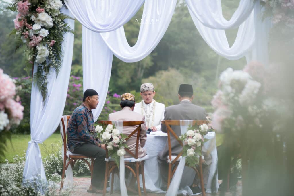 The Wedding of Agung & Dinda at Felfest UI - Wedding by Emaara